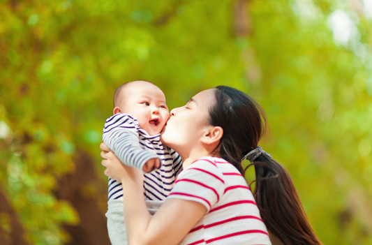 Top 5 Parenting Hacks Every New Mom Should Know: From Diaper Disasters to Mealtime Madness!